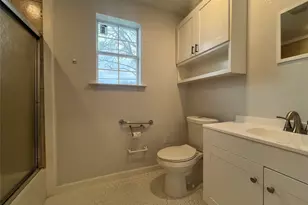 711 N Grimes St, Giddings, TX 78942 - Photo 12