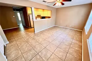 916 E 37th St, Austin, TX 78705 - Photo 2
