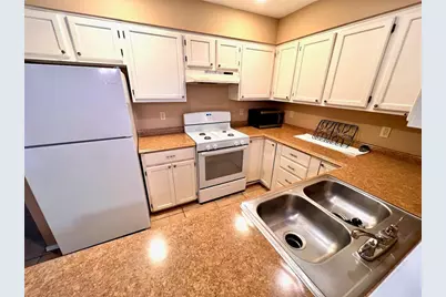 916 E 37th Street #B (back building), Austin, TX 78705 - Photo 6