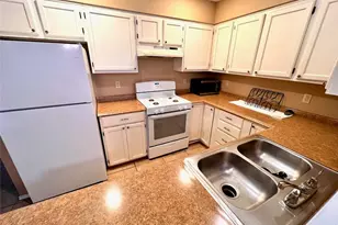 916 E 37th St, Austin, TX 78705 - Photo 6