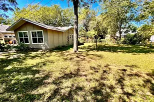 916 E 37th St, Austin, TX 78705 - Photo 12