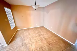 916 E 37th St, Austin, TX 78705 - Photo 4