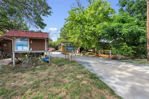 1409 Chestnut St, Bastrop, TX 78602 - Photo 2