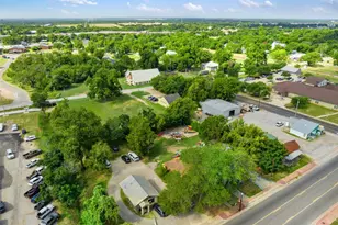 1409 Chestnut St, Bastrop, TX 78602 - Photo 30