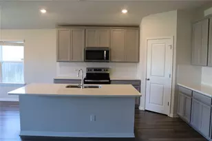 105 Sarnella Wy, Hutto, TX 78634 - Photo 2