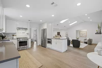 4107 Circletree Loop, Austin, TX 78731 - Photo 10