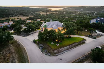 20516 Queen Bee Lane, Spicewood, TX 78669 - Photo 2