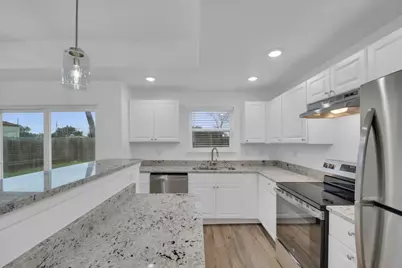 1004 E Fannin Street, Luling, TX 78648 - Photo 10