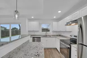 1004 E Fannin St, Luling, TX 78648 - Photo 10