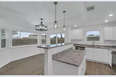 1004 E Fannin Street, Luling, TX 78648 - Photo 8