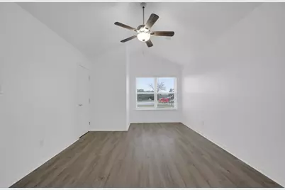 1004 E Fannin Street, Luling, TX 78648 - Photo 12