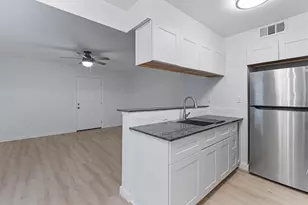 2501 Manor Cir, Austin, TX 78723 - Photo 6