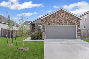 222 Summit Dr, Lockhart, TX 78644 - Photo 1