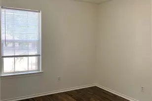 301 Taylor St, Smithville, TX 78957 - Photo 16