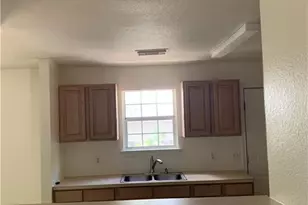 301 Taylor St, Smithville, TX 78957 - Photo 14