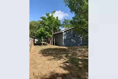 301 Taylor Street, Smithville, TX 78957 - Photo 4