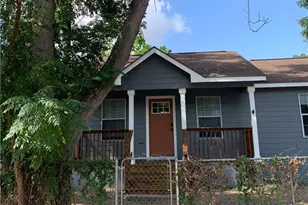 301 Taylor St, Smithville, TX 78957 - Photo 2