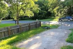 301 Taylor St, Smithville, TX 78957 - Photo 18