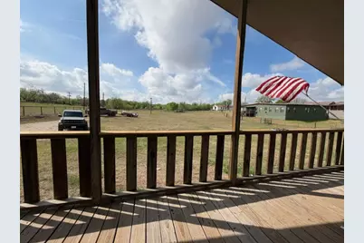 1235 Hoover Street, Luling, TX 78648 - Photo 2