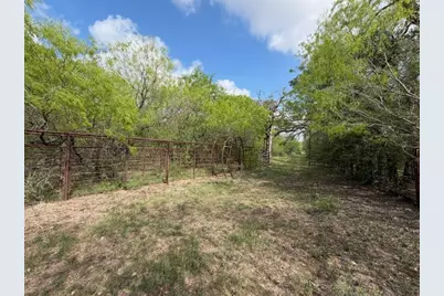 1235 Hoover Street, Luling, TX 78648 - Photo 4