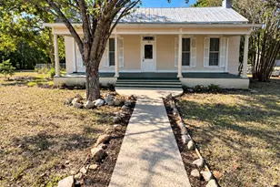 302 S Burleson St, Kyle, TX 78640 - Photo 1