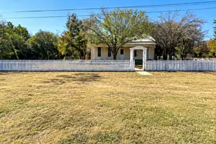 302 S Burleson St, Kyle, TX 78640 - Photo 1