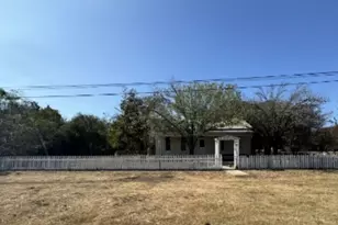 302 S Burleson St, Kyle, TX 78640 - Photo 2