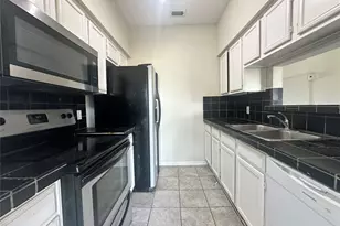 2901 San Jacinto Blvd, Austin, TX 78705 - Photo 10