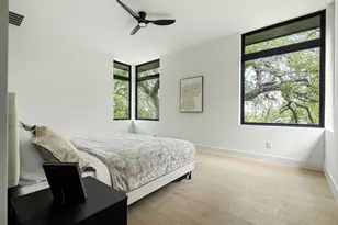 1102 Summit St, Austin, TX 78741 - Photo 18