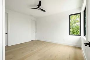 1102 Summit St, Austin, TX 78741 - Photo 28