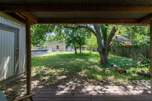 208 Hackberry St, Lockhart, TX 78644 - Photo 16