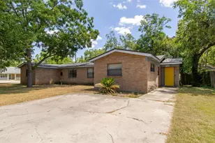 208 Hackberry St, Lockhart, TX 78644 - Photo 18
