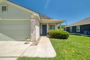174 Falcon Dr, Luling, TX 78648 - Photo 8