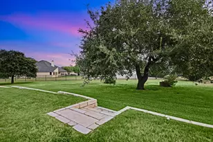 106 Lakeview Ln, Georgetown, TX 78633 - Photo 32