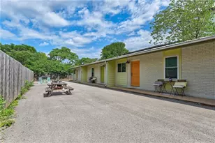 1126 1/2 Chicon St, Austin, TX 78702 - Photo 10