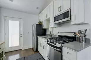 1126 1/2 Chicon St, Austin, TX 78702 - Photo 4