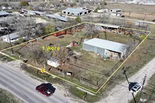 1406 S Commerce St, Lockhart, TX 78644 - Photo 1