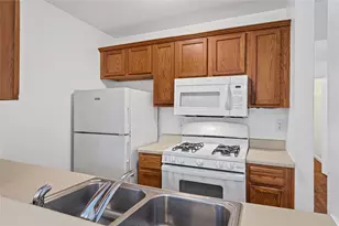 1307 Concho St, Austin, TX 78702 - Photo 10