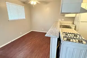308 E 34th St, Austin, TX 78705 - Photo 2
