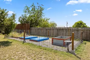 208 Dawn Dr, Liberty Hill, TX 78642 - Photo 34