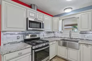 1415 NE Whitehead St, Smithville, TX 78957 - Photo 12
