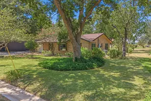 1415 NE Whitehead St, Smithville, TX 78957 - Photo 4