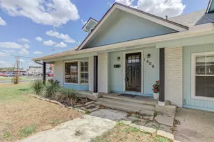 1509 Hill St, Bastrop, TX 78602 - Photo 2