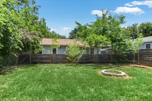 2408 E 9th St, Austin, TX 78702 - Photo 14