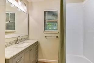 2408 E 9th St, Austin, TX 78702 - Photo 8