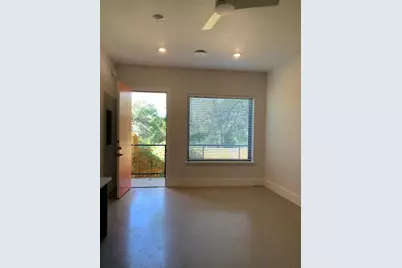 2800 Pearl Drive, Austin, TX 78705 - Photo 2