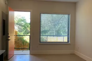 2800 Pearl Dr, Austin, TX 78705 - Photo 2