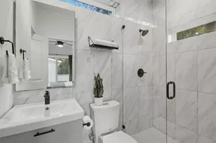 2505 E 11th St, Austin, TX 78702 - Photo 10