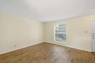 2319 Greenfield Pkwy, Austin, TX 78741 - Photo 6