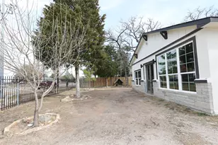 250 La Selva Dr, Elgin, TX 78621 - Photo 34